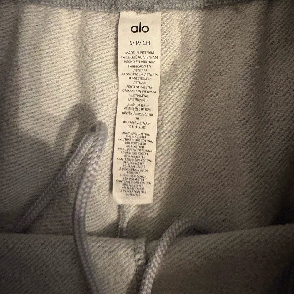ALO Yoga Light Gray Athletic Lounge Shorts - Picture 2 of 3